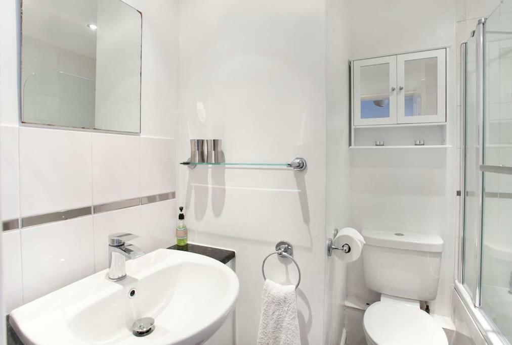 Victoria Bar Within The Walls Free Parking * York